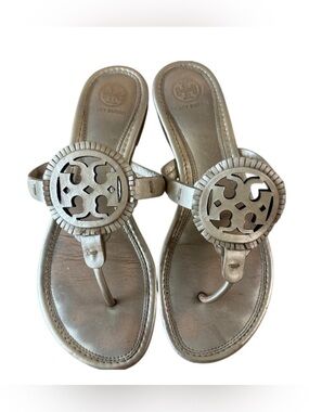 Tory Burch Fringe Miller Thong Sandals‎ Metallic Gold Logo Size 9